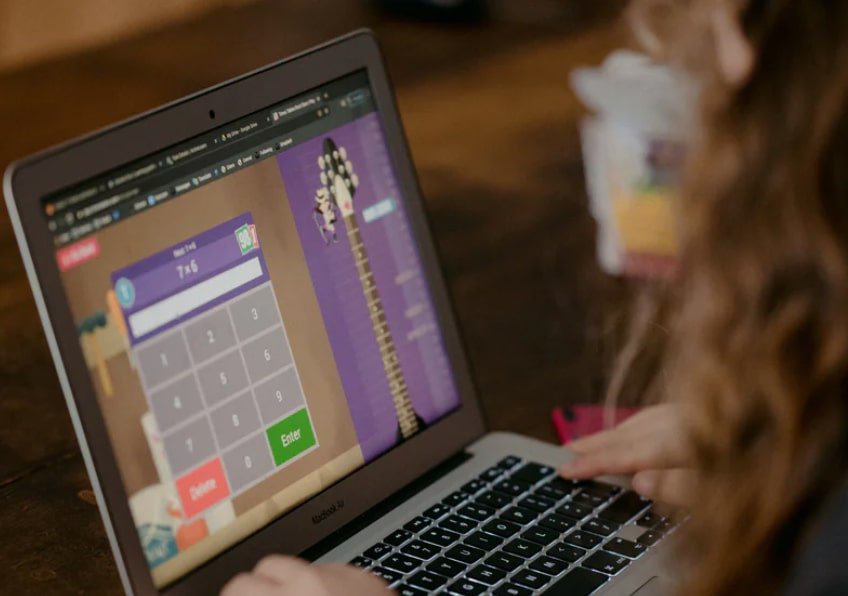 Adaptive E-Learning